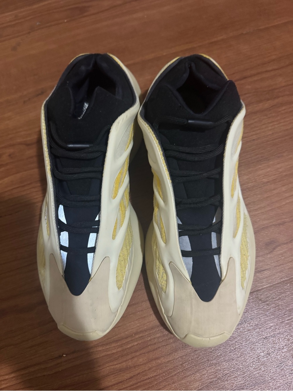 Men’s adidas Yeezy 700 v3 safflower size 13